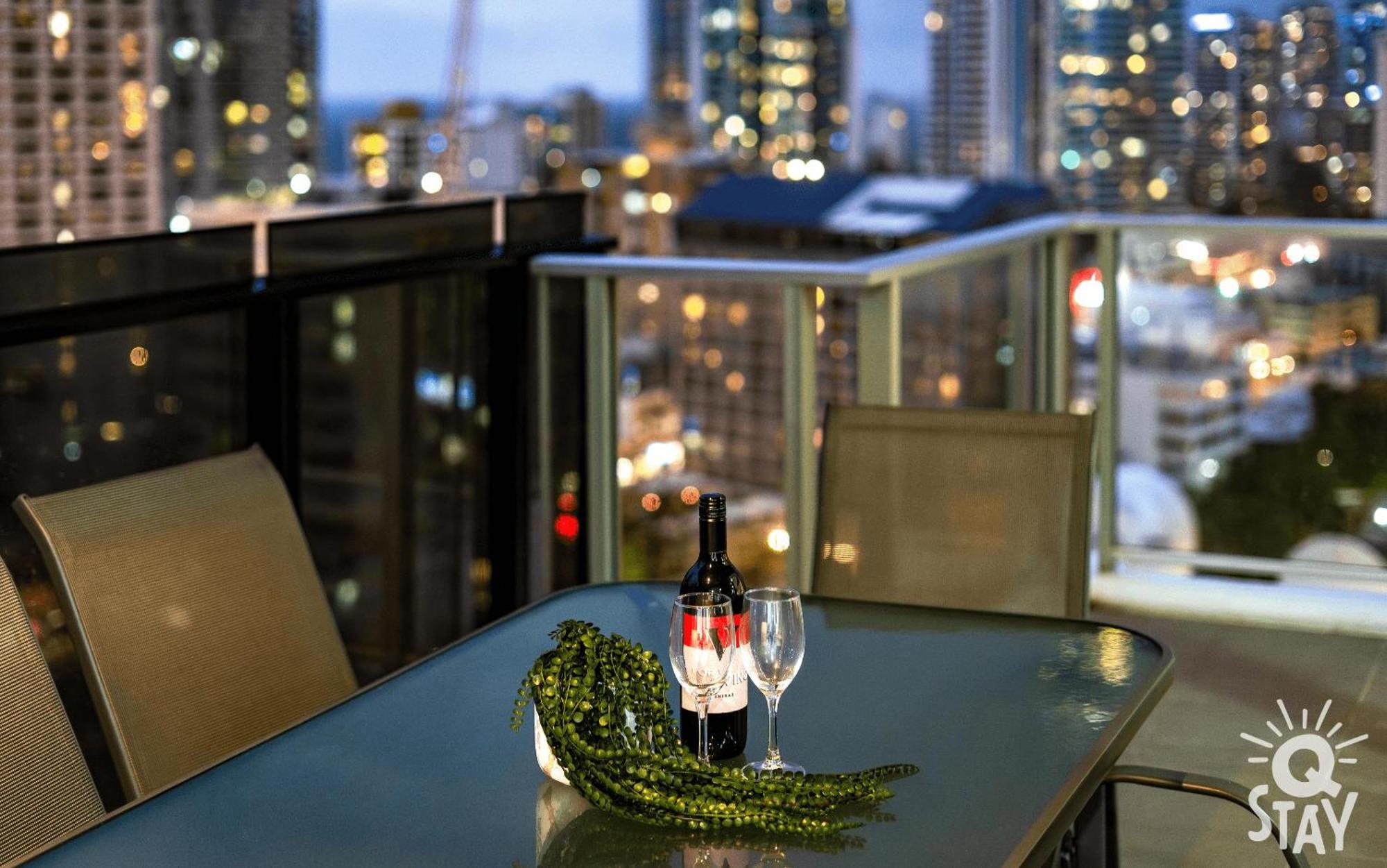 Circle On Cavill By Vaun Aparthotel Gold Coast Buitenkant foto